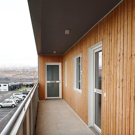 Nice & Cozy Two Bedroom Apartment With A Balcony Akureyri Bagian luar foto