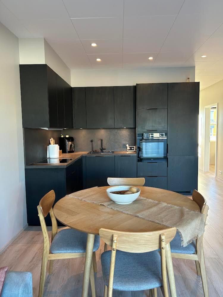 Nice & Cozy Two Bedroom Apartment With A Balcony Akureyri Bagian luar foto