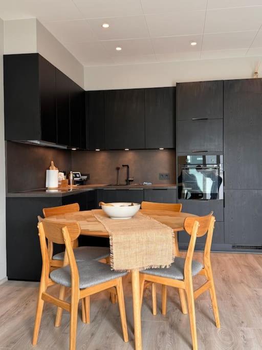 Nice & Cozy Two Bedroom Apartment With A Balcony Akureyri Bagian luar foto