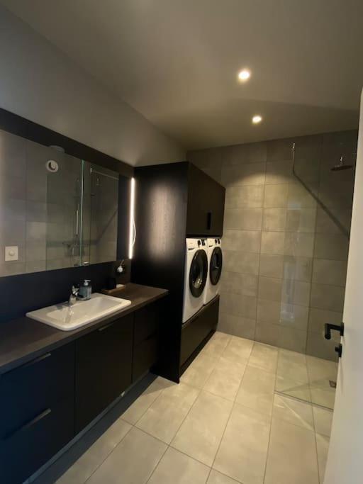 Nice & Cozy Two Bedroom Apartment With A Balcony Akureyri Bagian luar foto